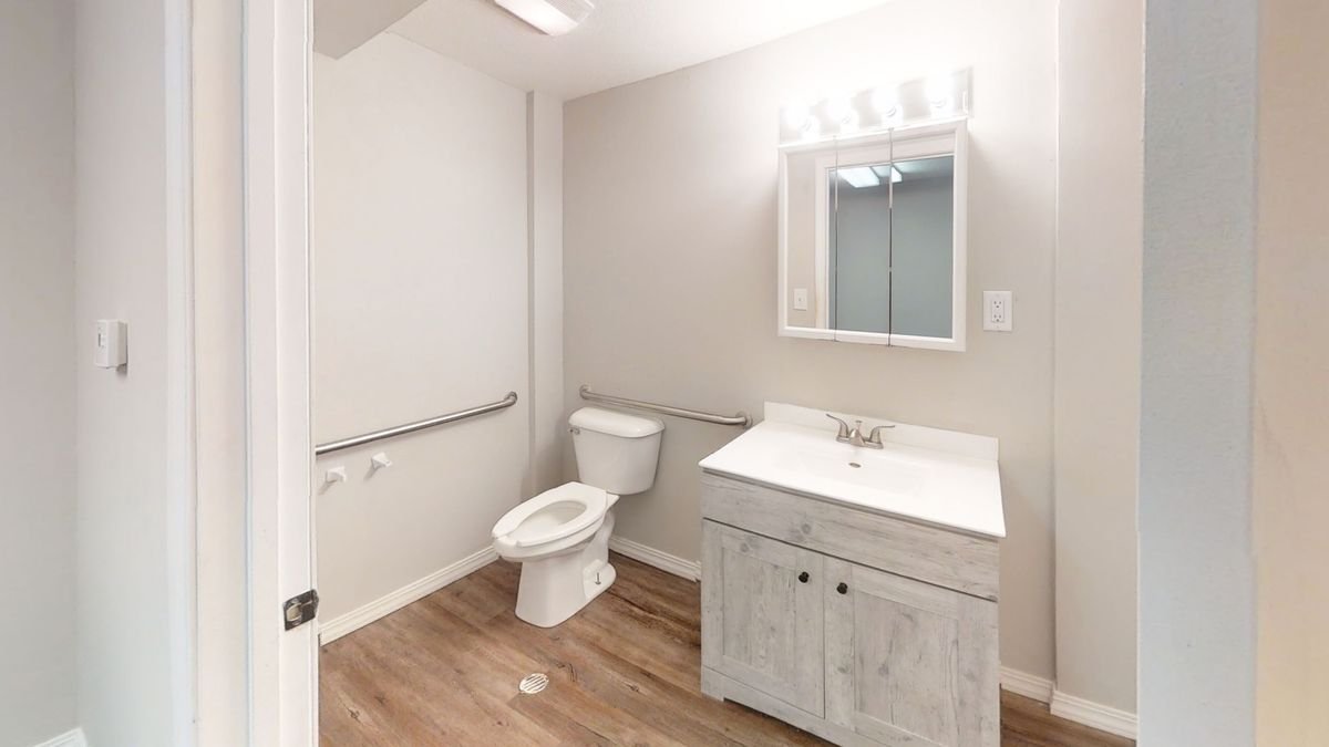Welcome-To-508-S-First-St-201-Bathroom