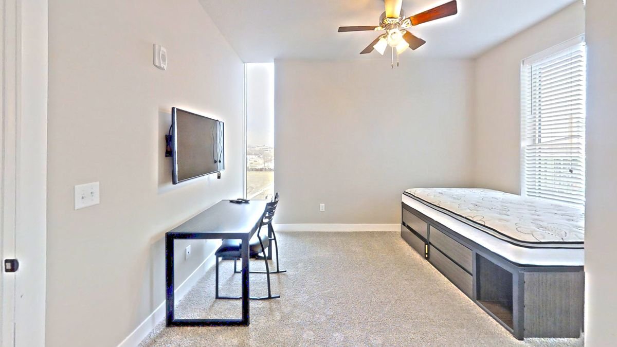 55-E-Green-St-606-Bedroom