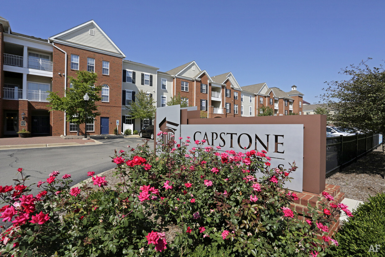 capstone-quarters-urbana-il-sign