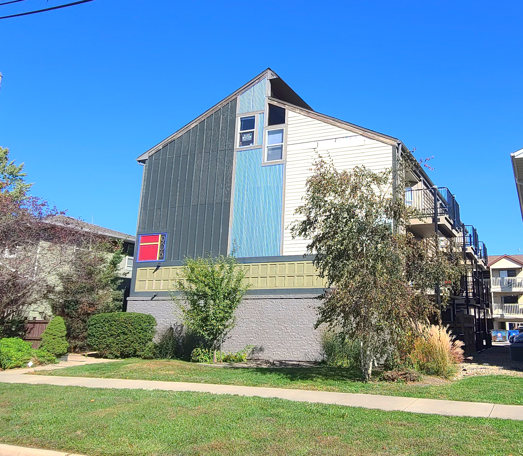 906 S Locust Ext 1