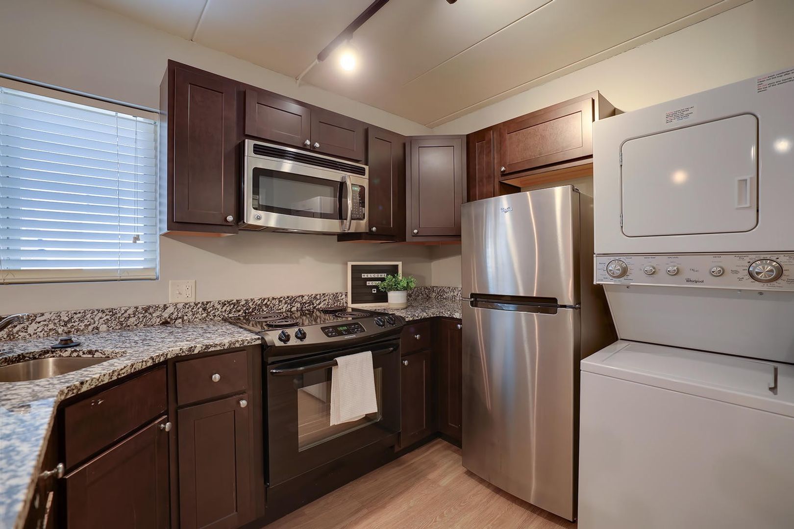 406 e stougthon kitchen1