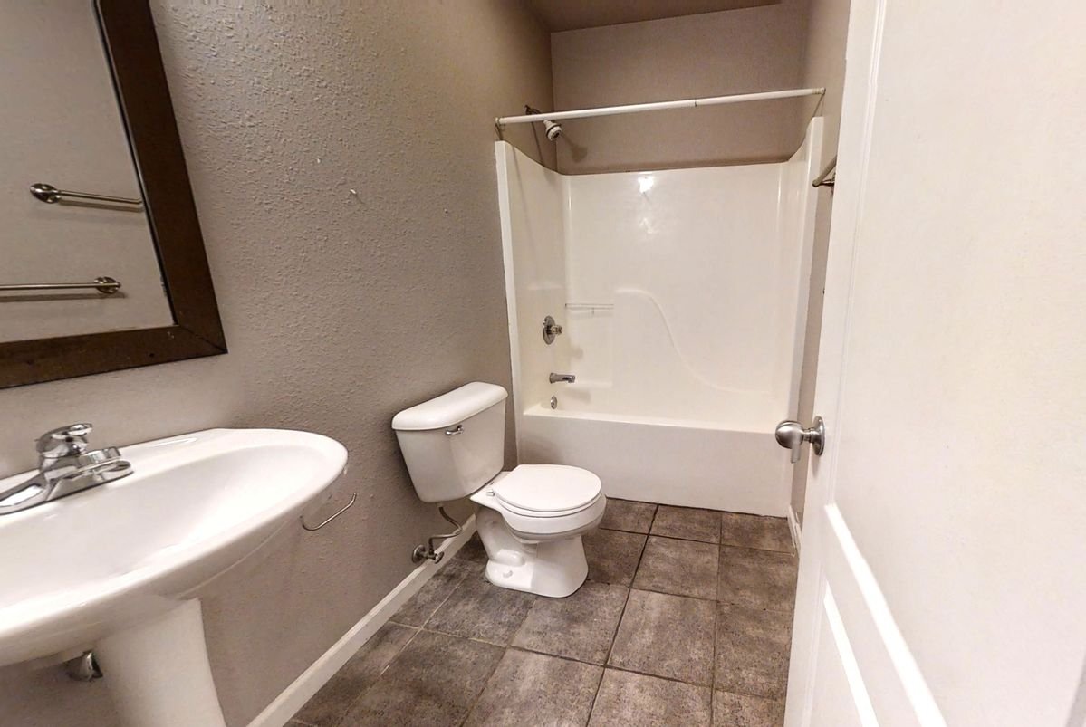 1005-S-Oak-St-A-06102021_201953