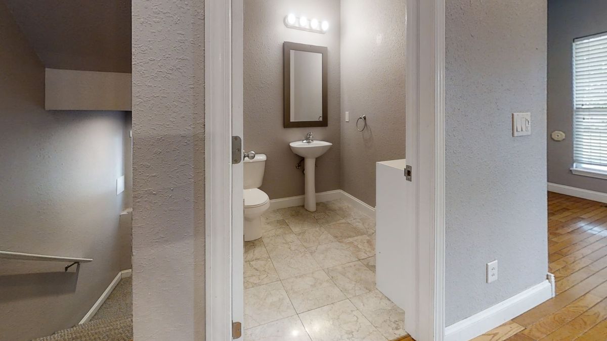 1005-S-Oak-St-A-Bathroom3