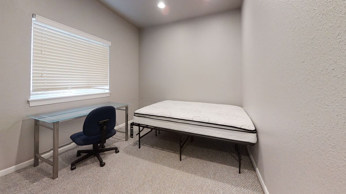 1005-S-Oak-St-A-Bedroom2