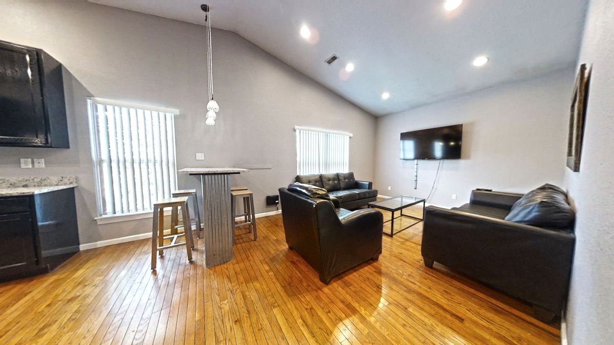 1005-S-Oak-St-B-06102021_202258