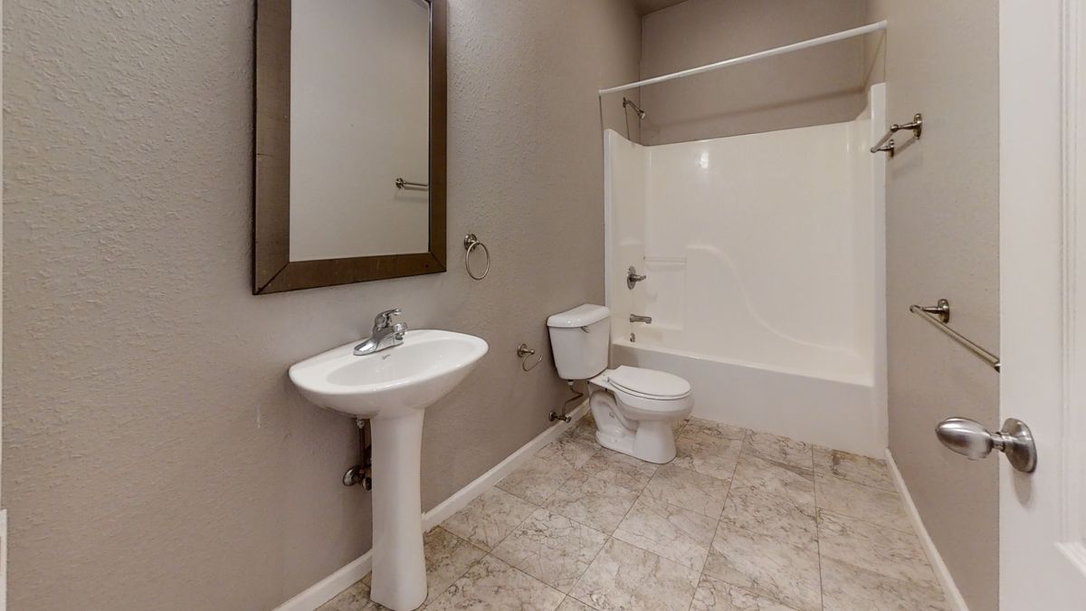 1005-S-Oak-St-B-Bathroom