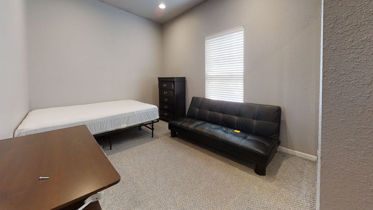 1005-S-Oak-St-B-Bedroom1