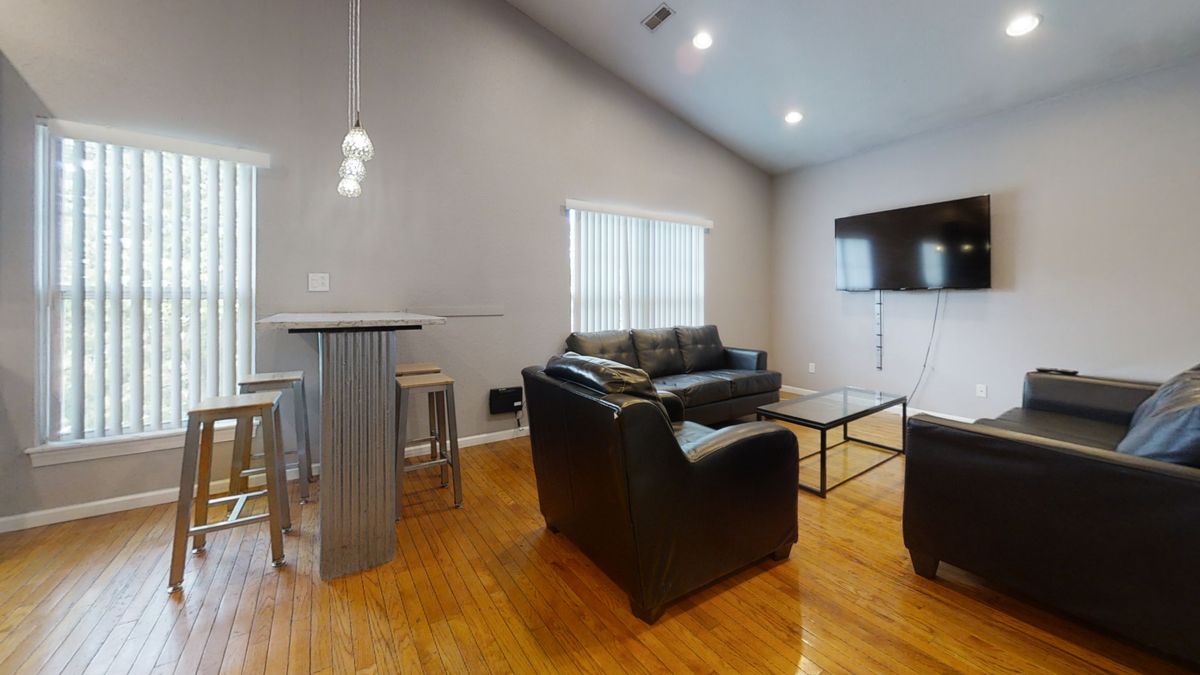 1005-S-Oak-St-B-Living-Room