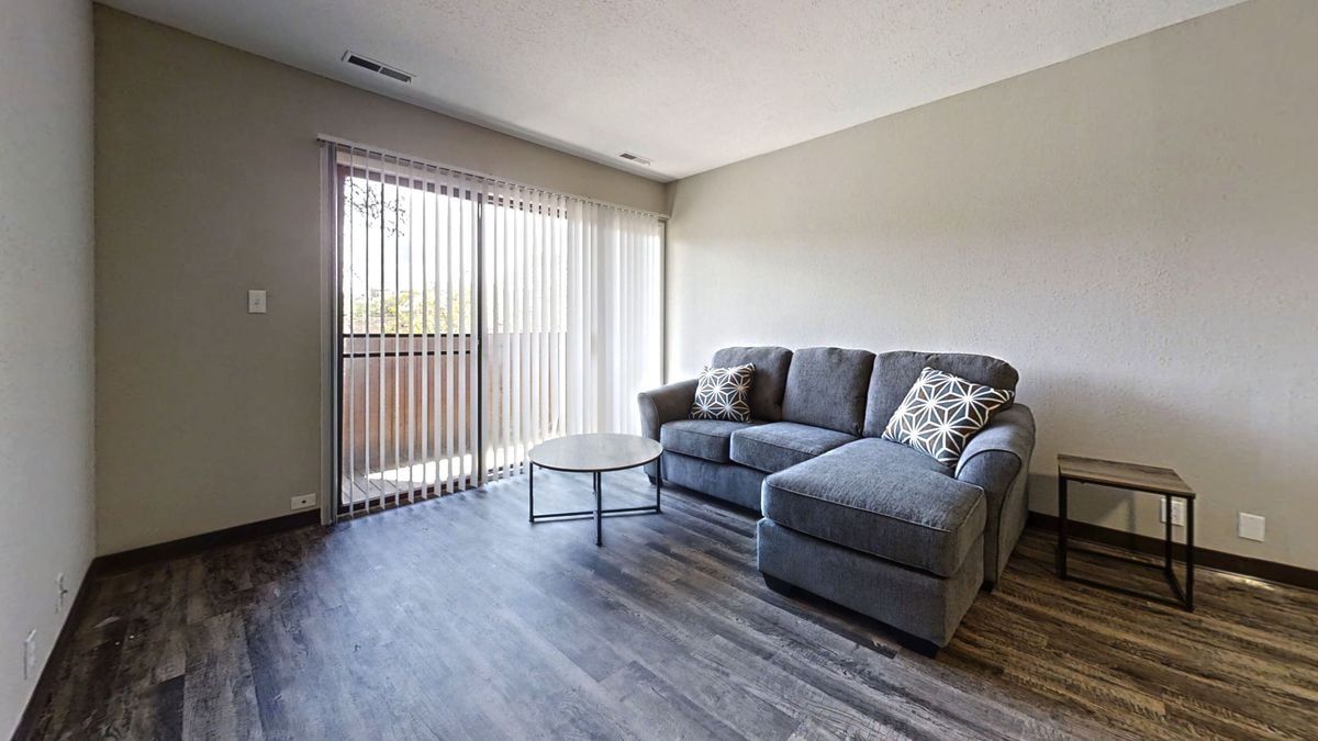 811-Oregon-6-Living-Room1