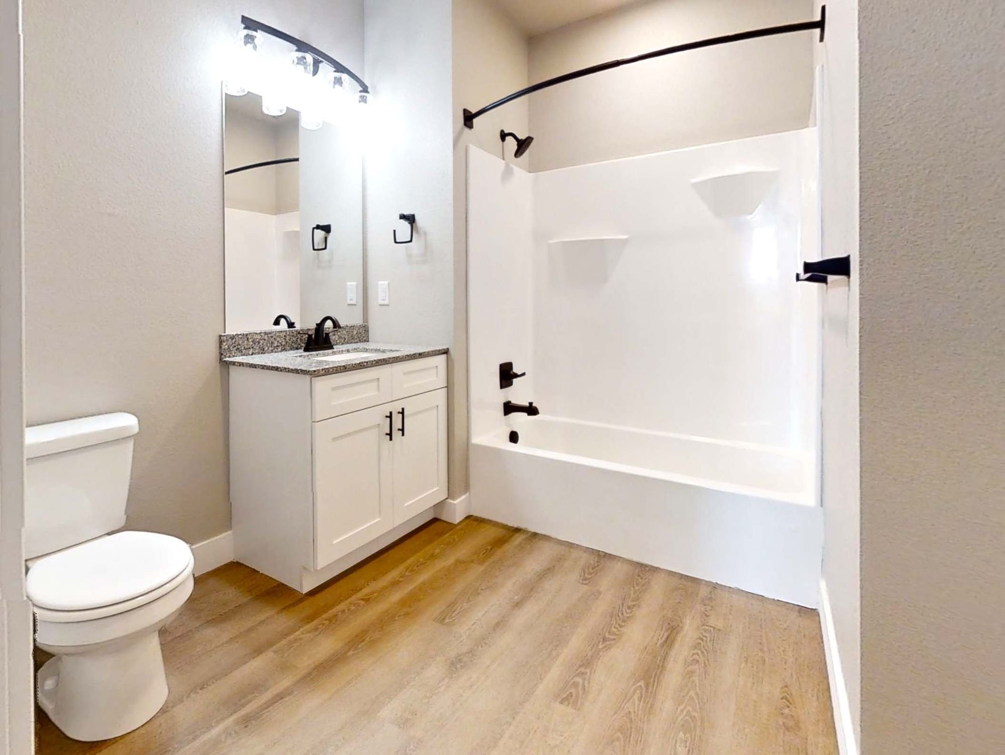 711-S-Fourth-St-402-Bathroom1