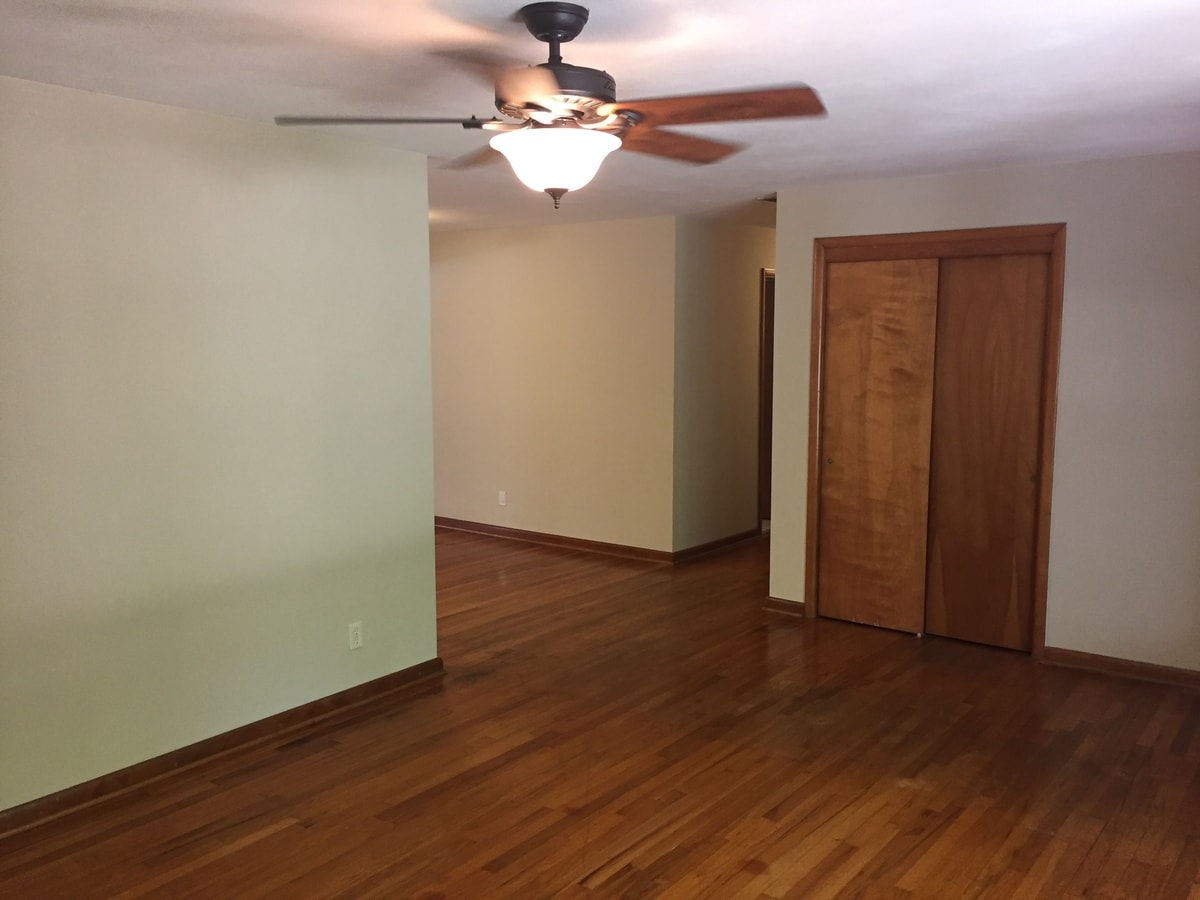 511-breen-living-room-hardwood
