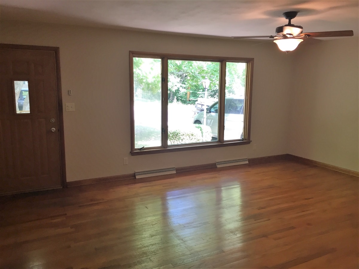 511-breen-living-room-window