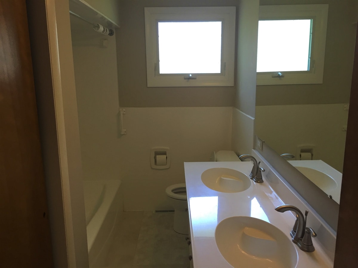 511-breen-dual-sink-bathroom