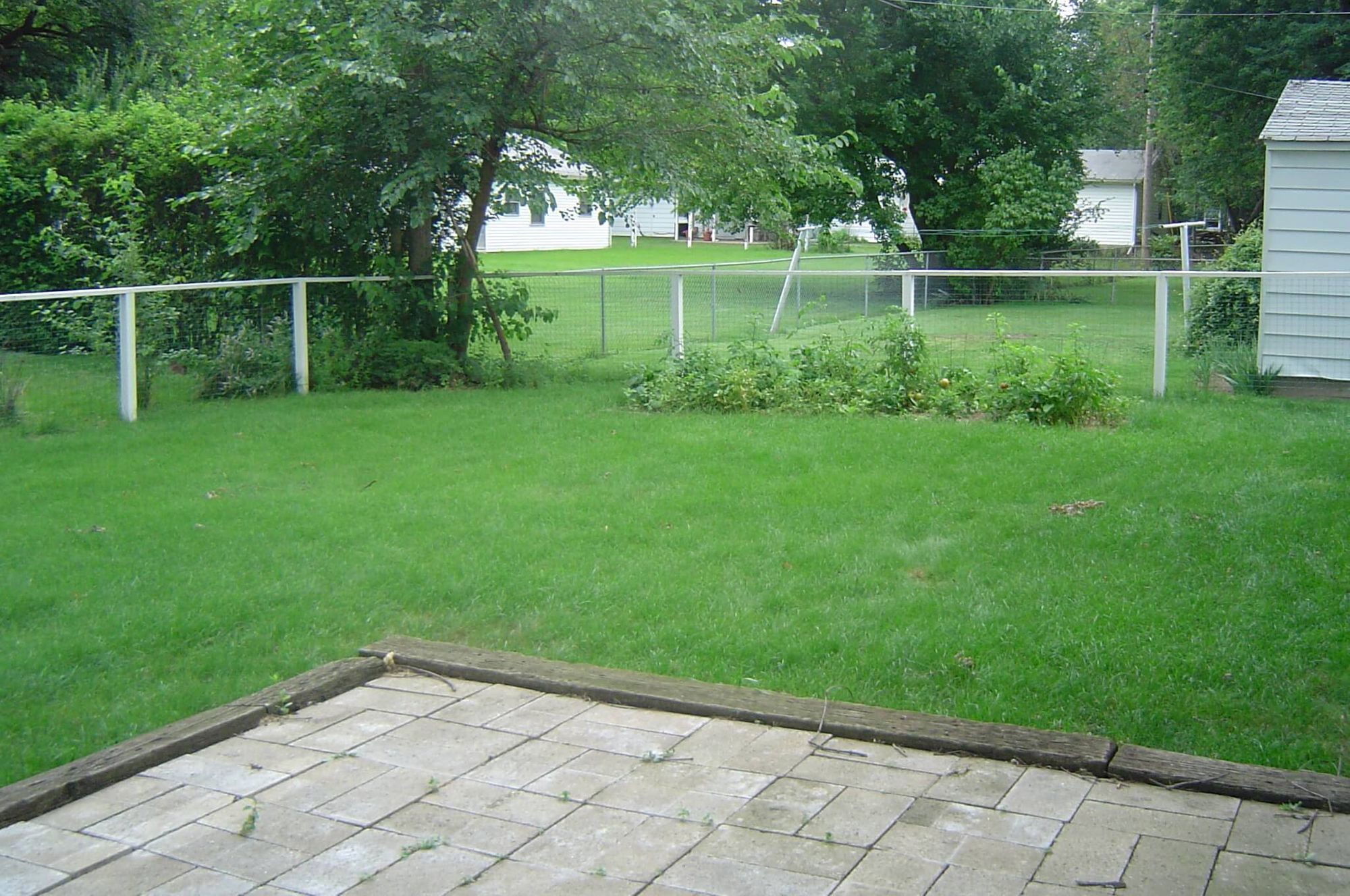 1401-Hollycrest-Backyard