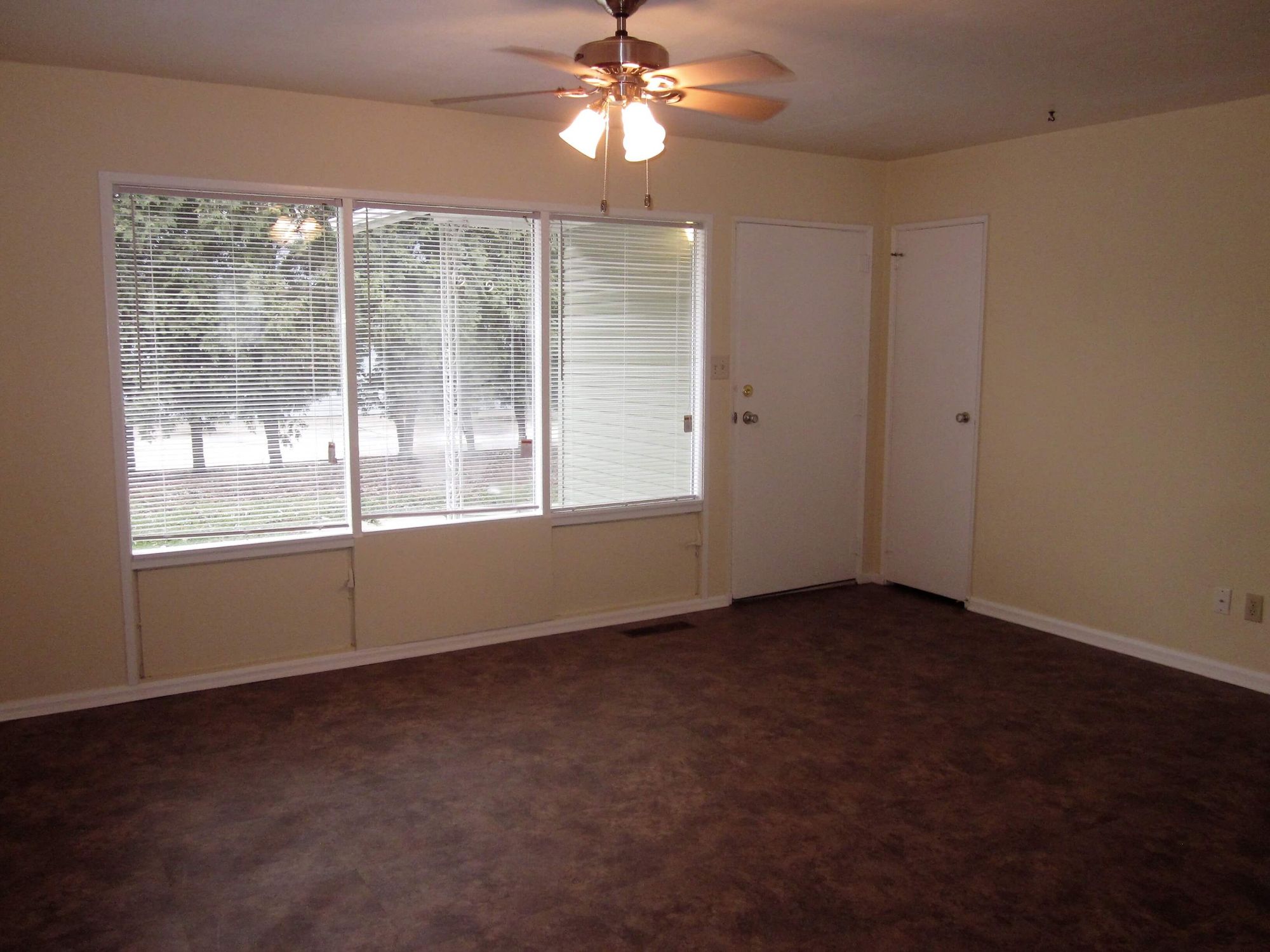 1401-Hollycrest-Living-Room