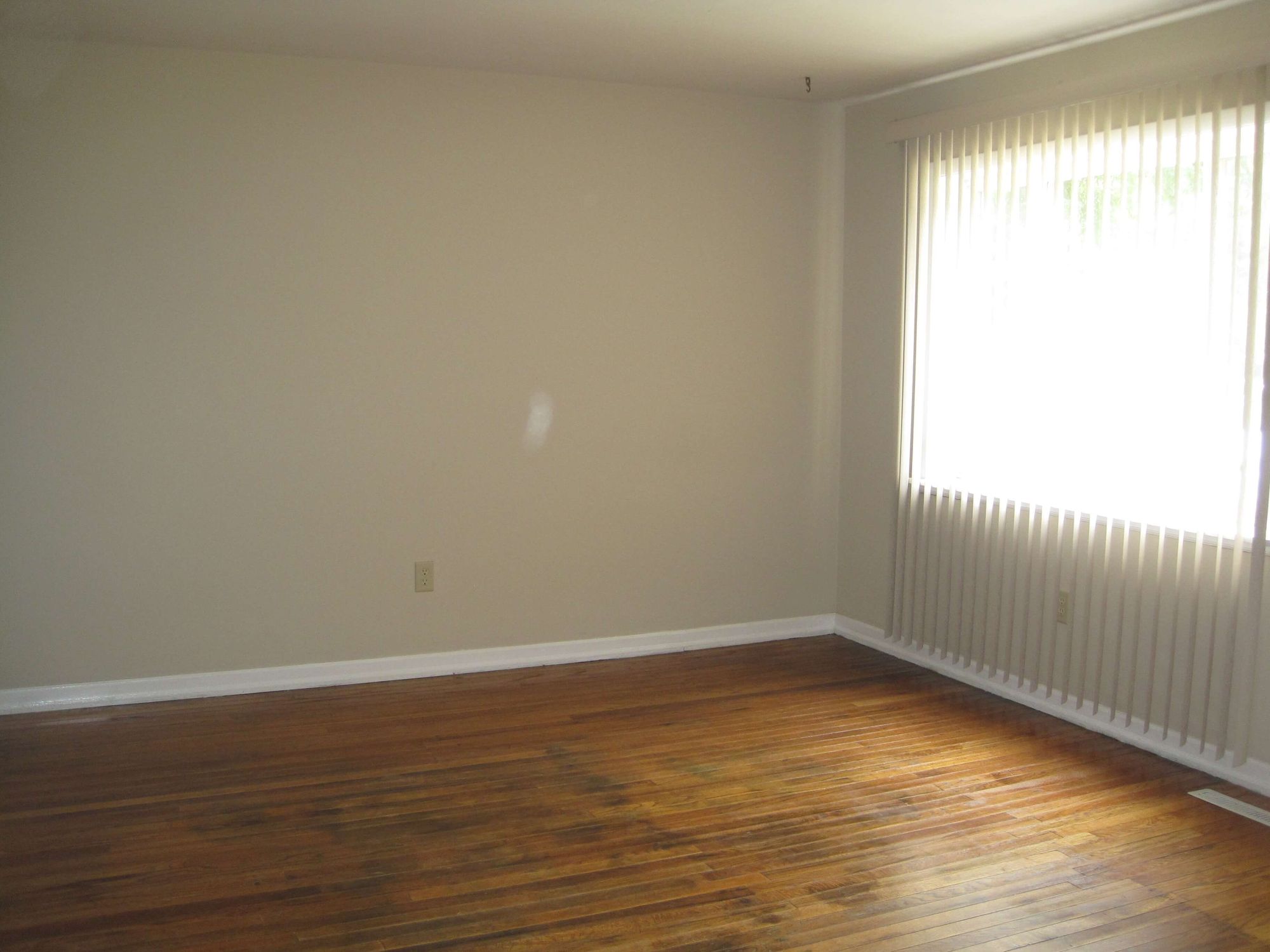 1706-W.-White-Living-Room