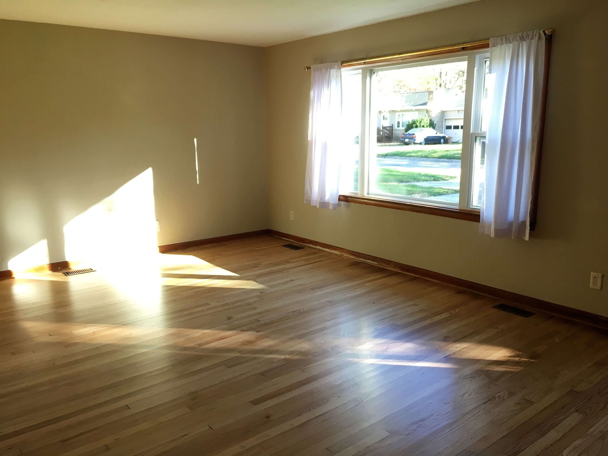 1415-Cambridge-Living-Room