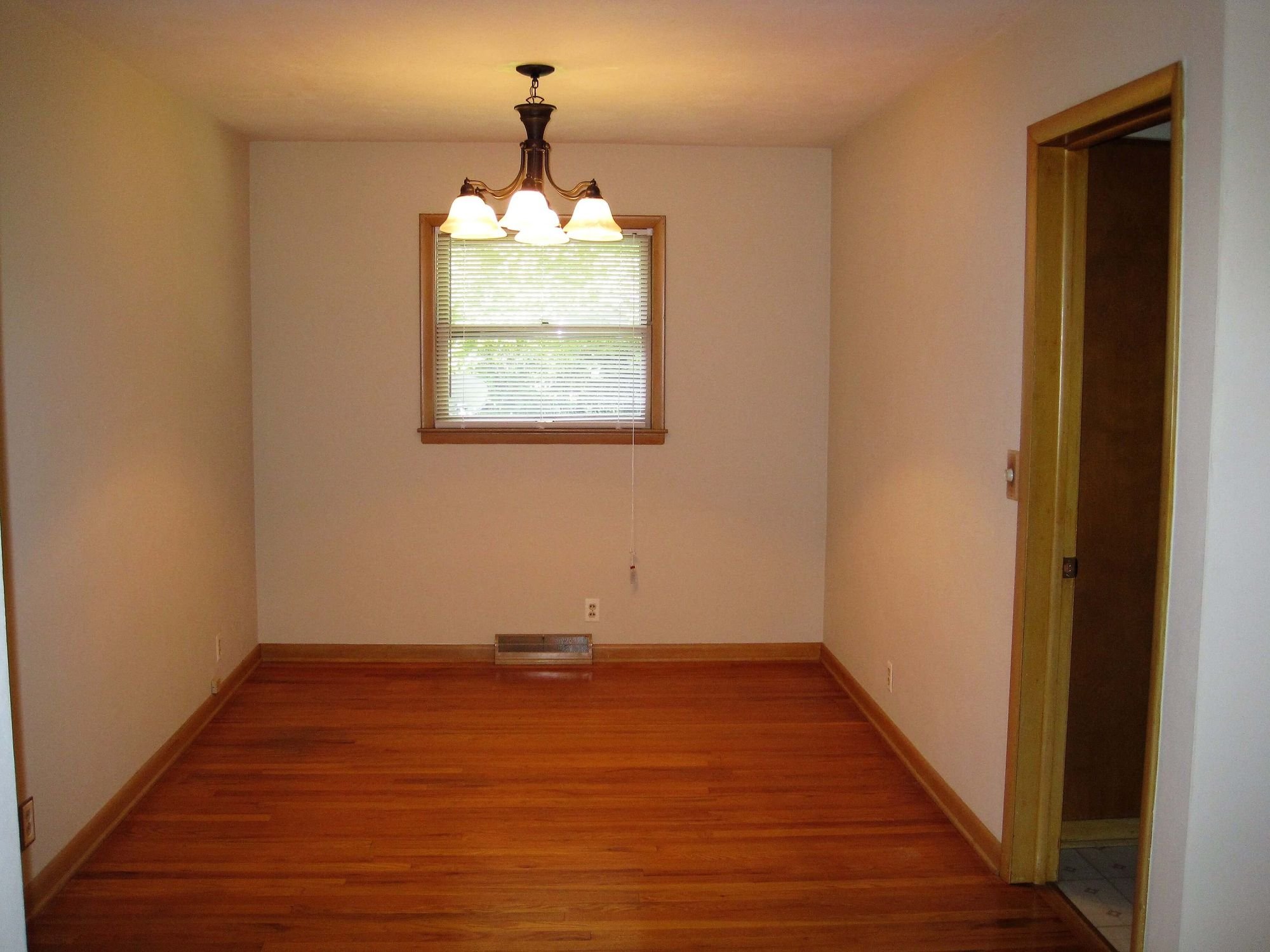 1107-Broadmoor-Dining-Area