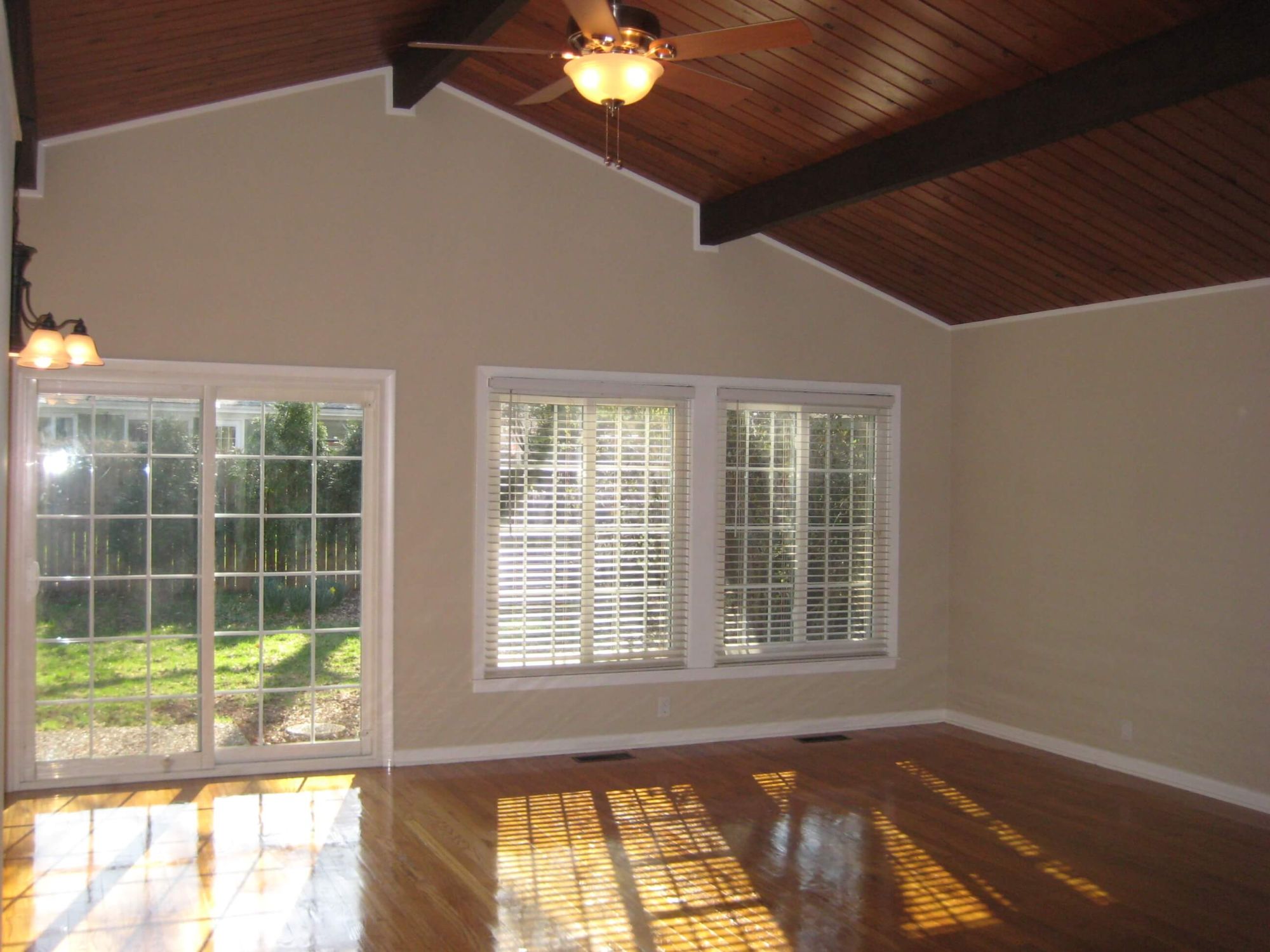 804-S.-Westlawn-Living-Room