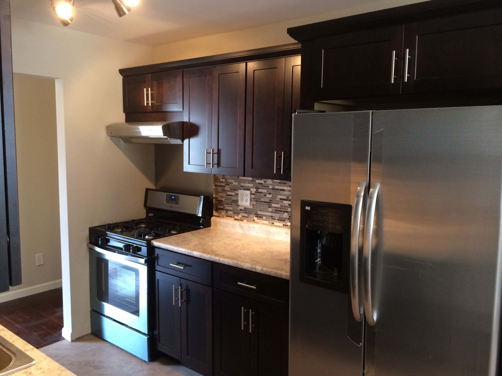 1811-Sadler-Kitchen-Stove-and-Fridge-side