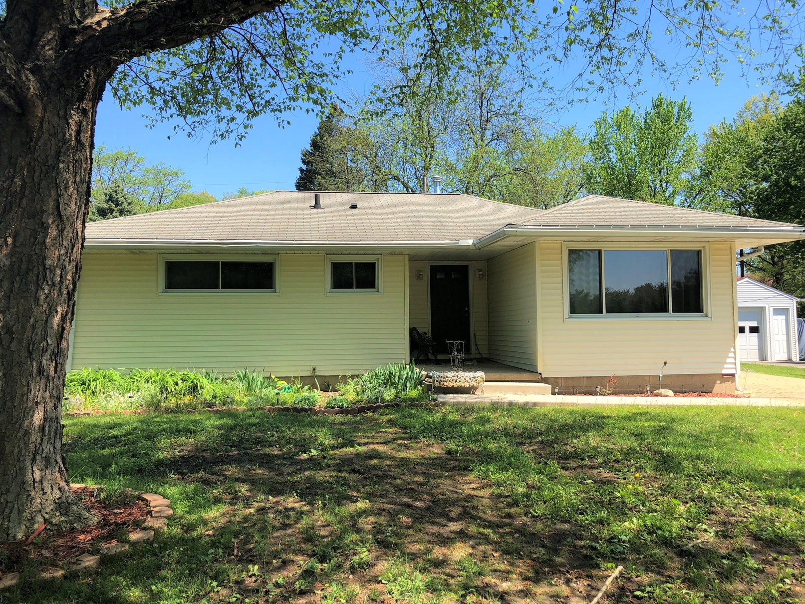 606-Richards-Front-Exterior-2