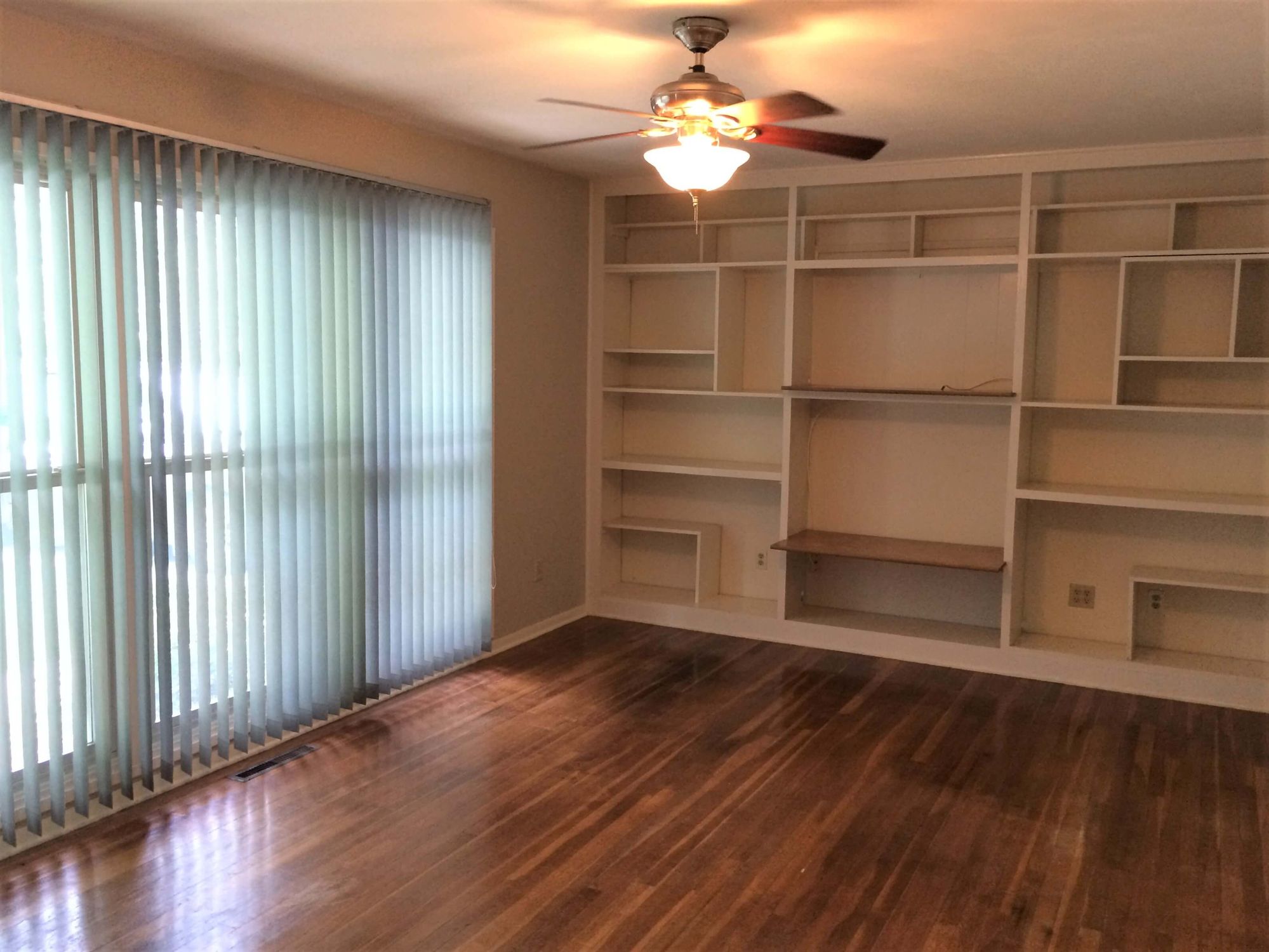 1728-Park-Haven-Living-Room