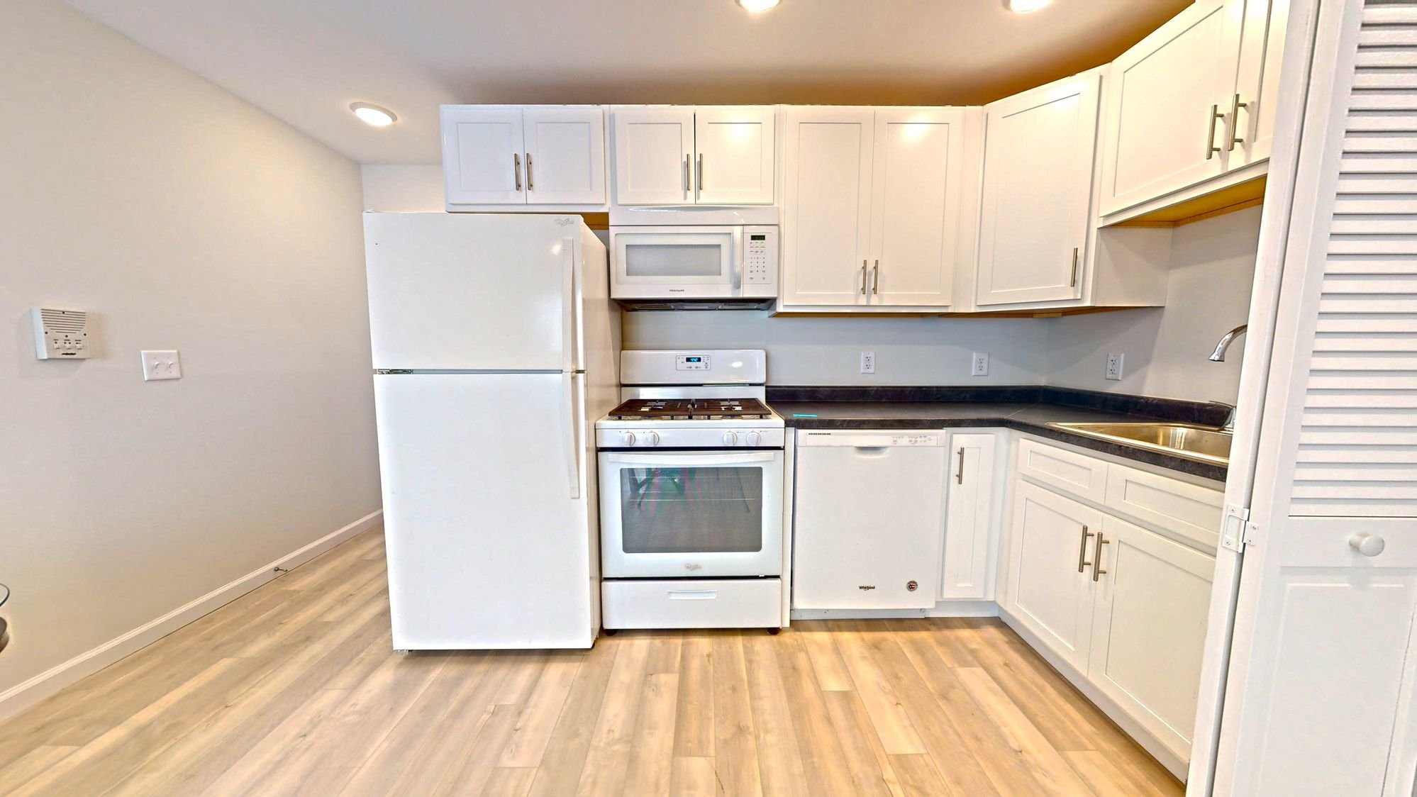909-South-Locust-Street-05222022_193327