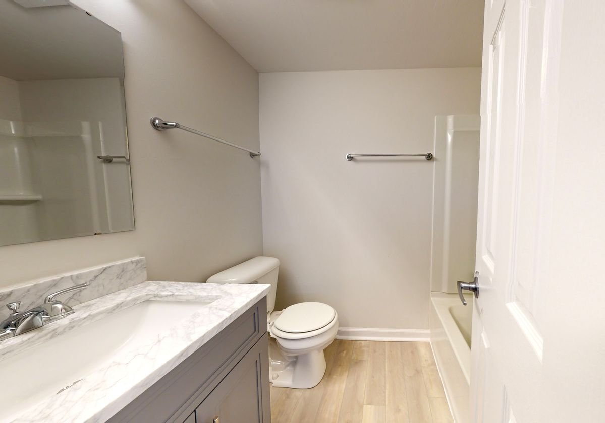 909-South-Locust-Street-05222022_193428