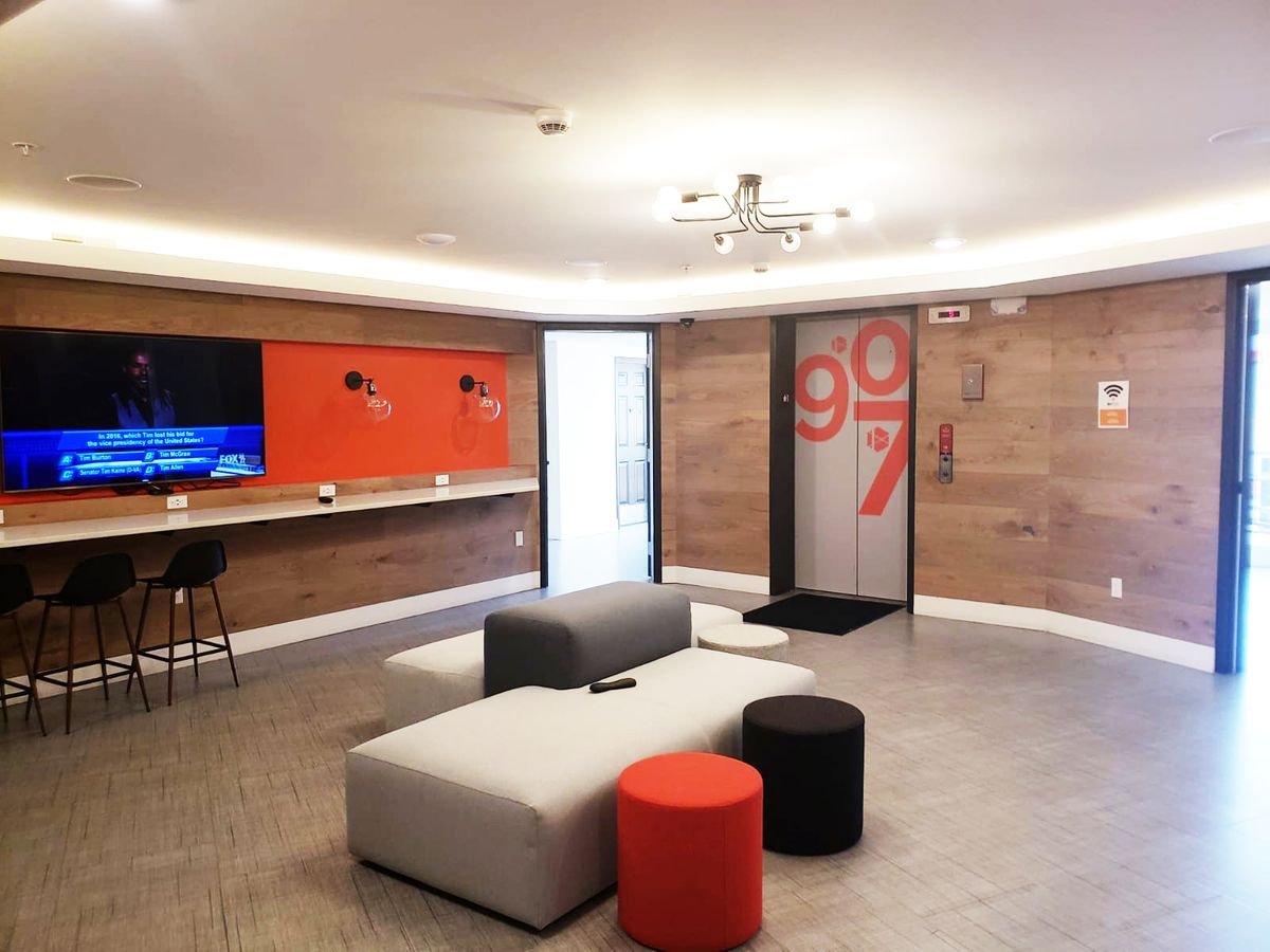 907-lobby1