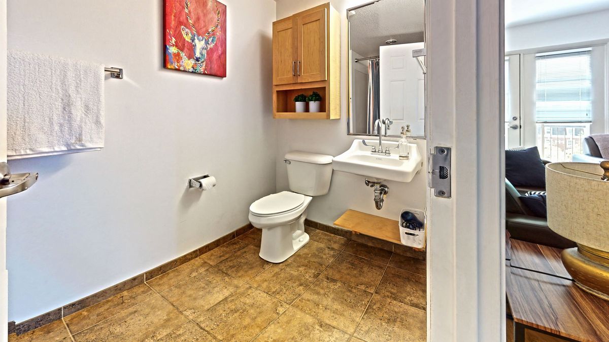 907-Third-St-Model-501-Bathroom1