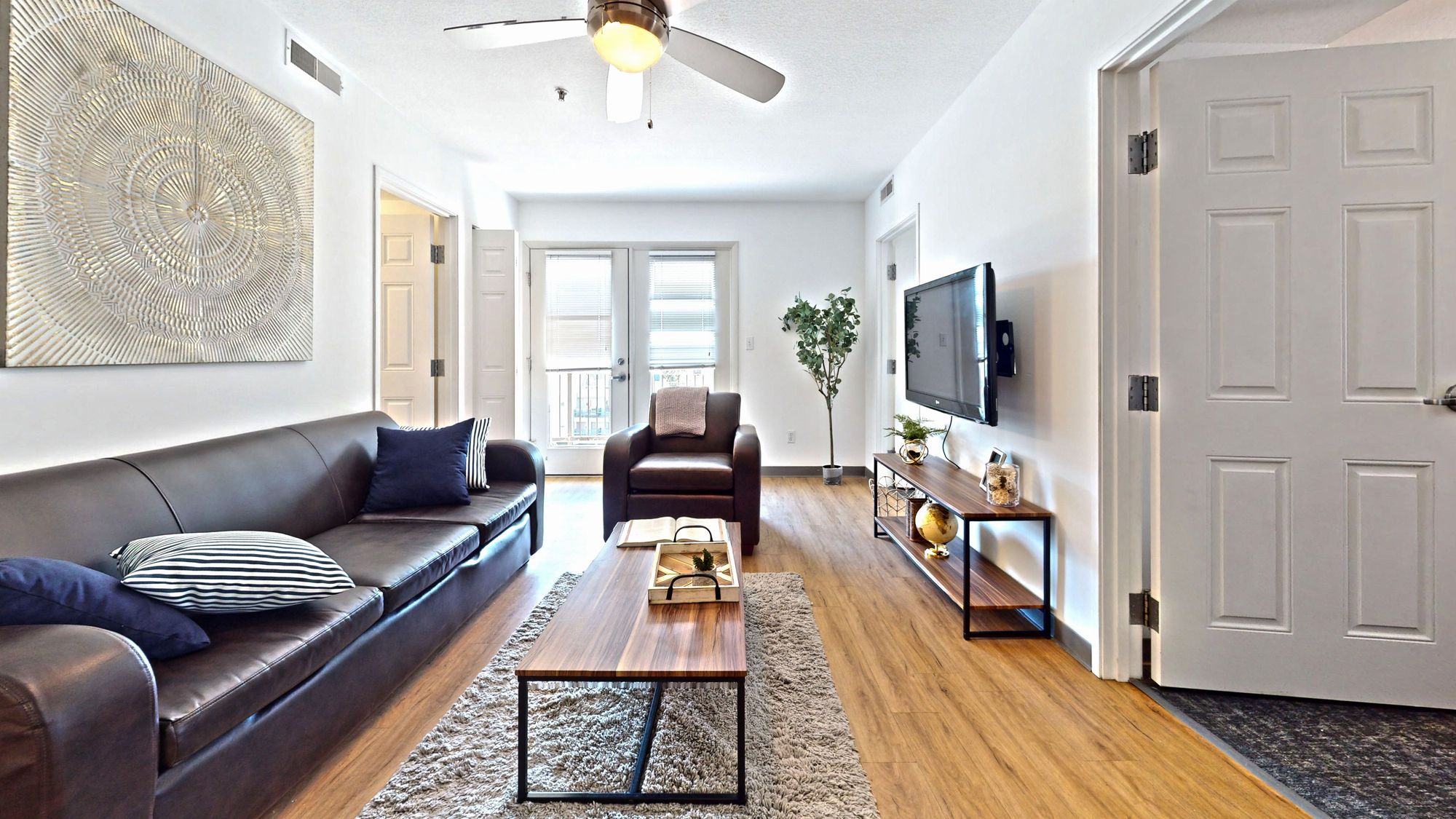 907-Third-St-Model-501-Living-Room1