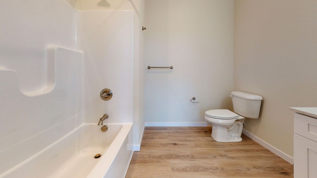 609-S-Randolph-St-204-Bathroom