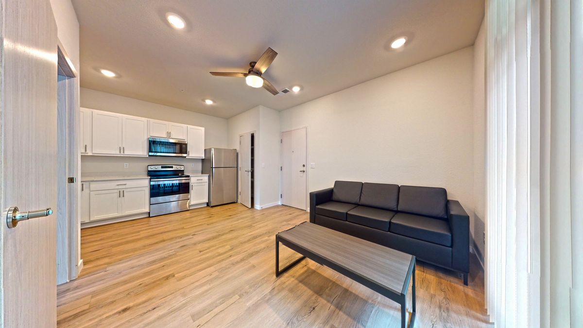 609-S-Randolph-St-105-07302022_125101