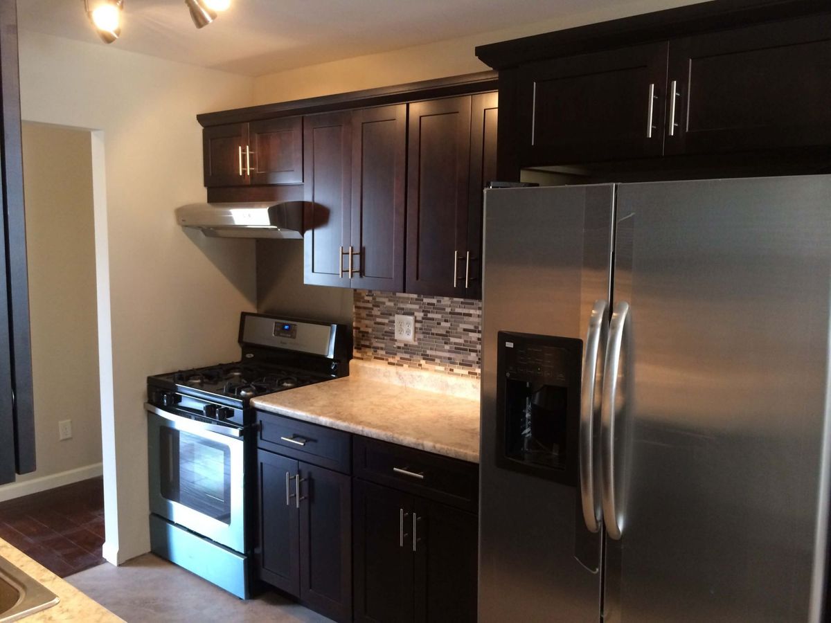 1811-Sadler-Kitchen-Stove-and-Fridge-side 1