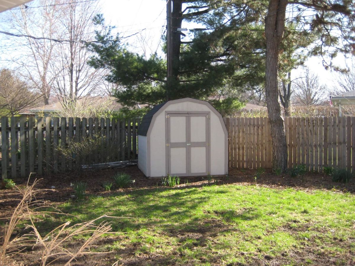 804-S.-Westlawn-Backyard 1