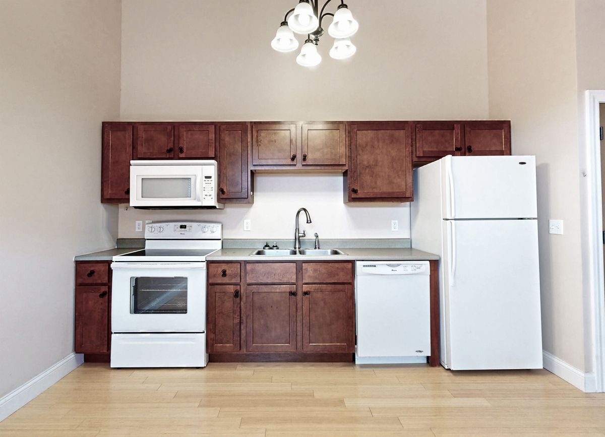 11-E-Columbia-St-Champaign-405-07072023_182139