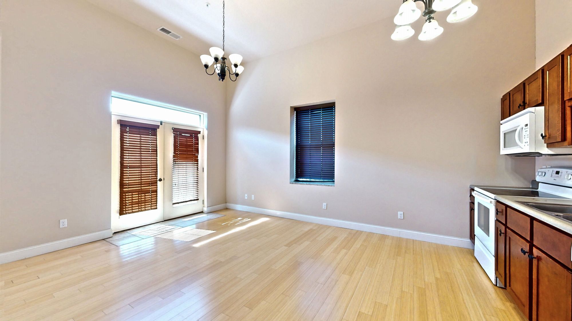 11-E-Columbia-St-Champaign-405-07072023_182255