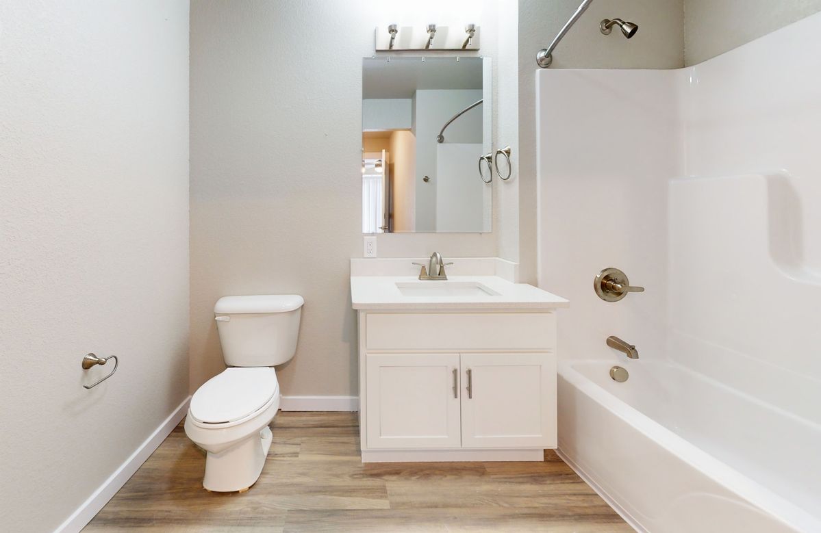 508-S-First-St-Champaign-102-Bathroom1