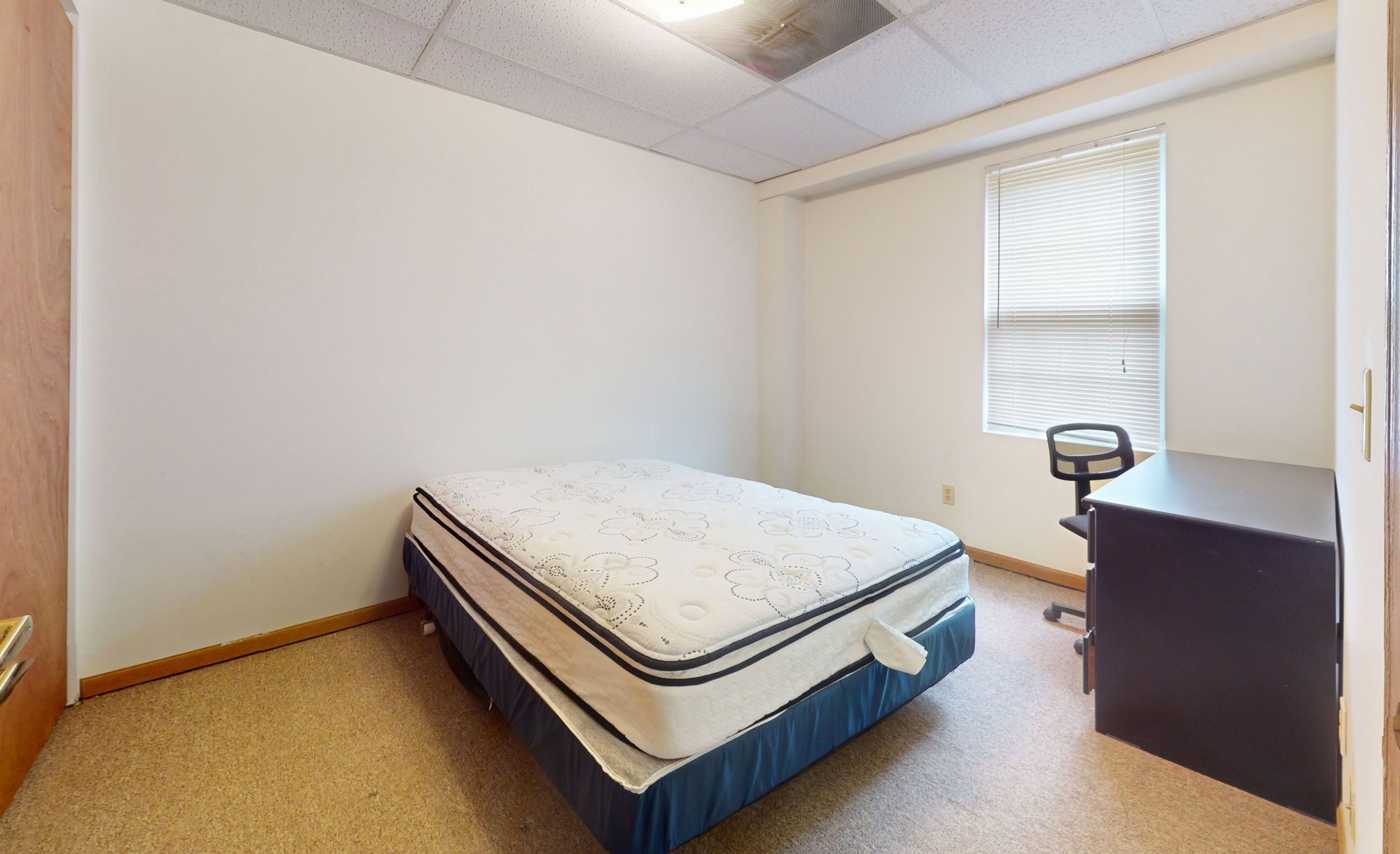 1007-S-Locust-102-Bedroom
