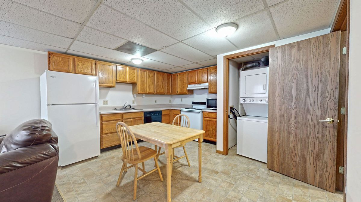 1007-S-Locust-102-08162023_203610