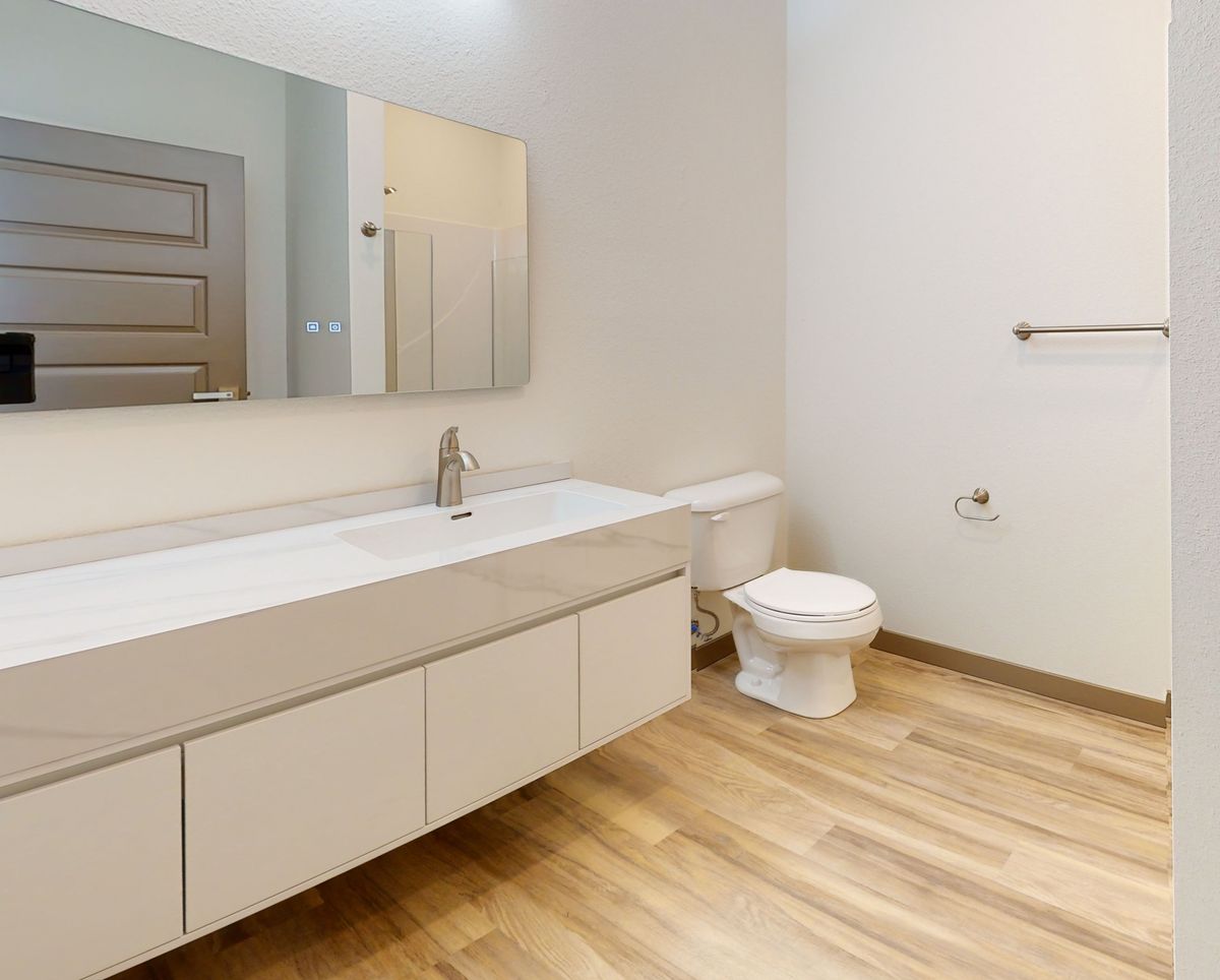 112-E-John-St-501-Bathroom