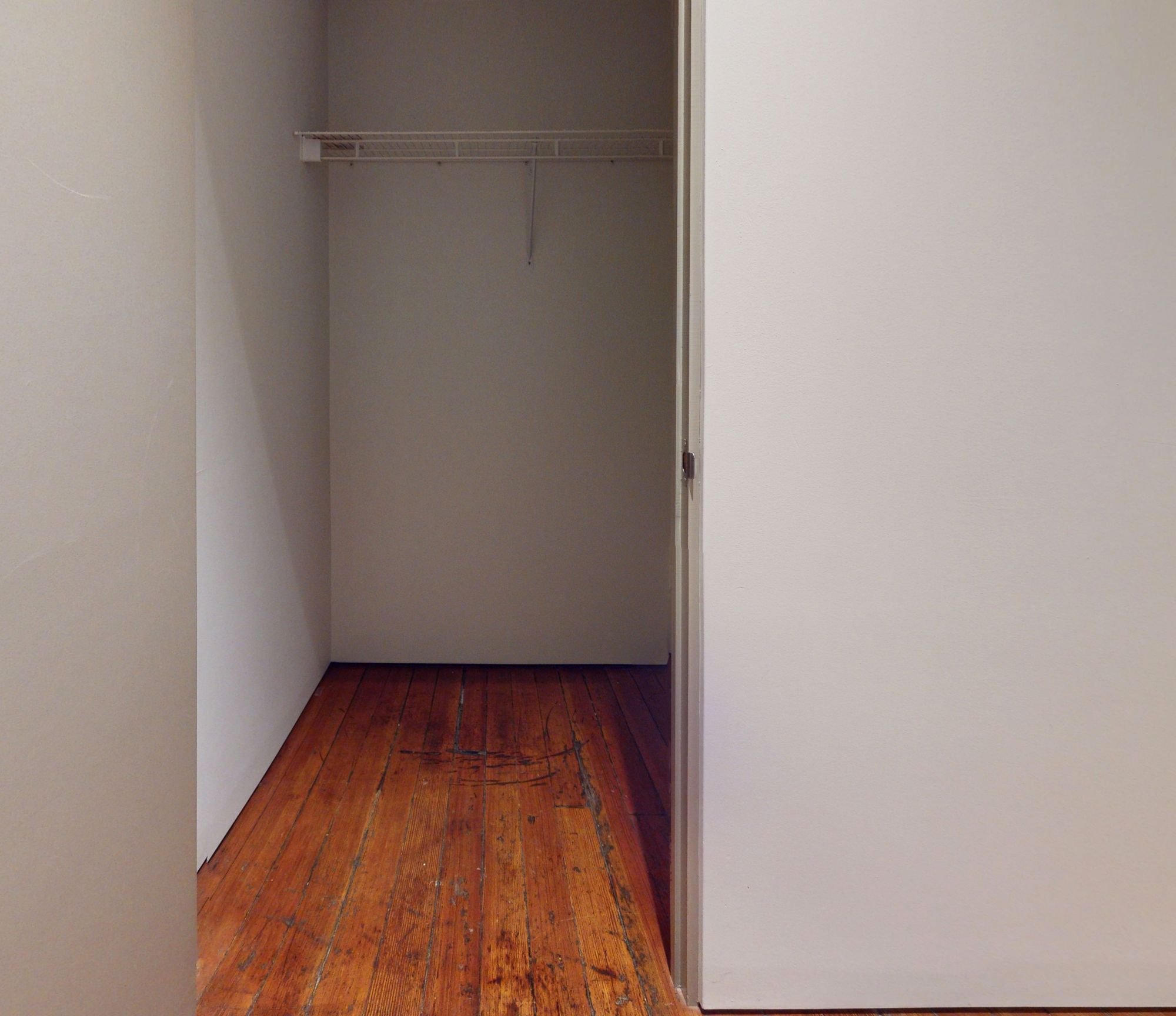 27-E-Taylor-A-Champaign-Bathroom