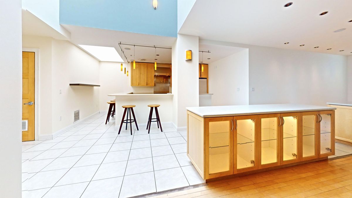 6-E-Main-201-Champaign-IL-Kitchen