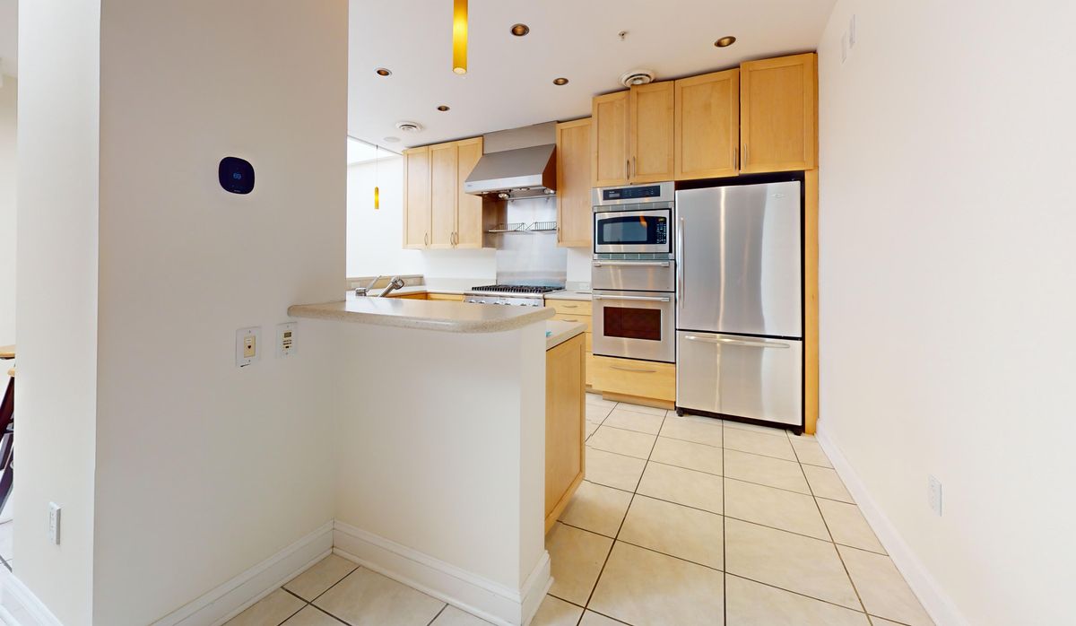 6-E-Main-201-Champaign-IL-Kitchen 1