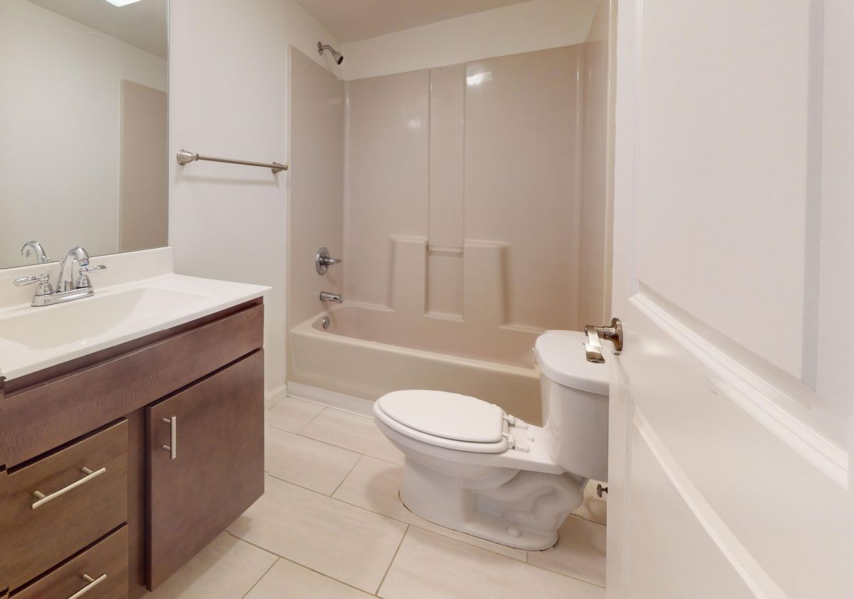 204-E-Clark-13-Bathroom