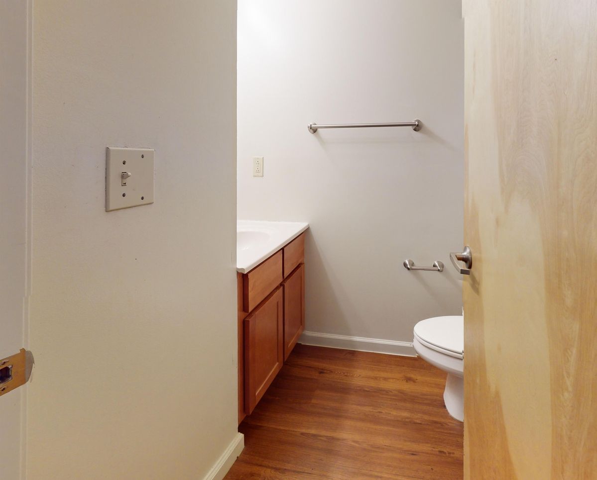 101-E-Green-St-20-Bathroom