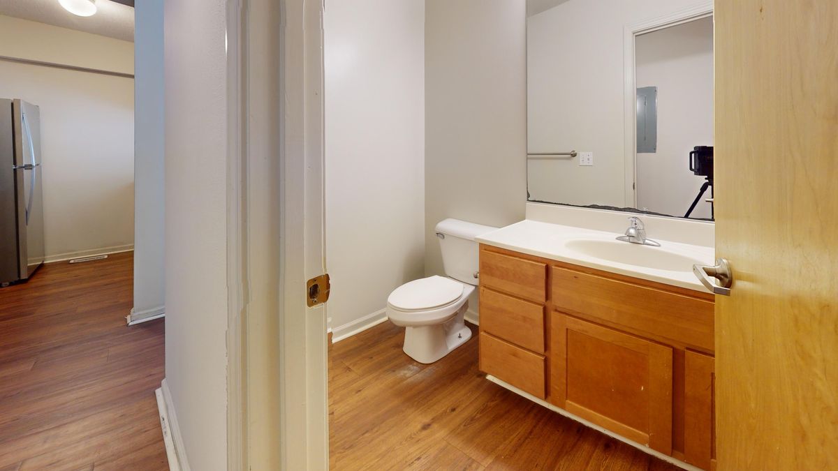 207-E-Green-St-5-Bathroom