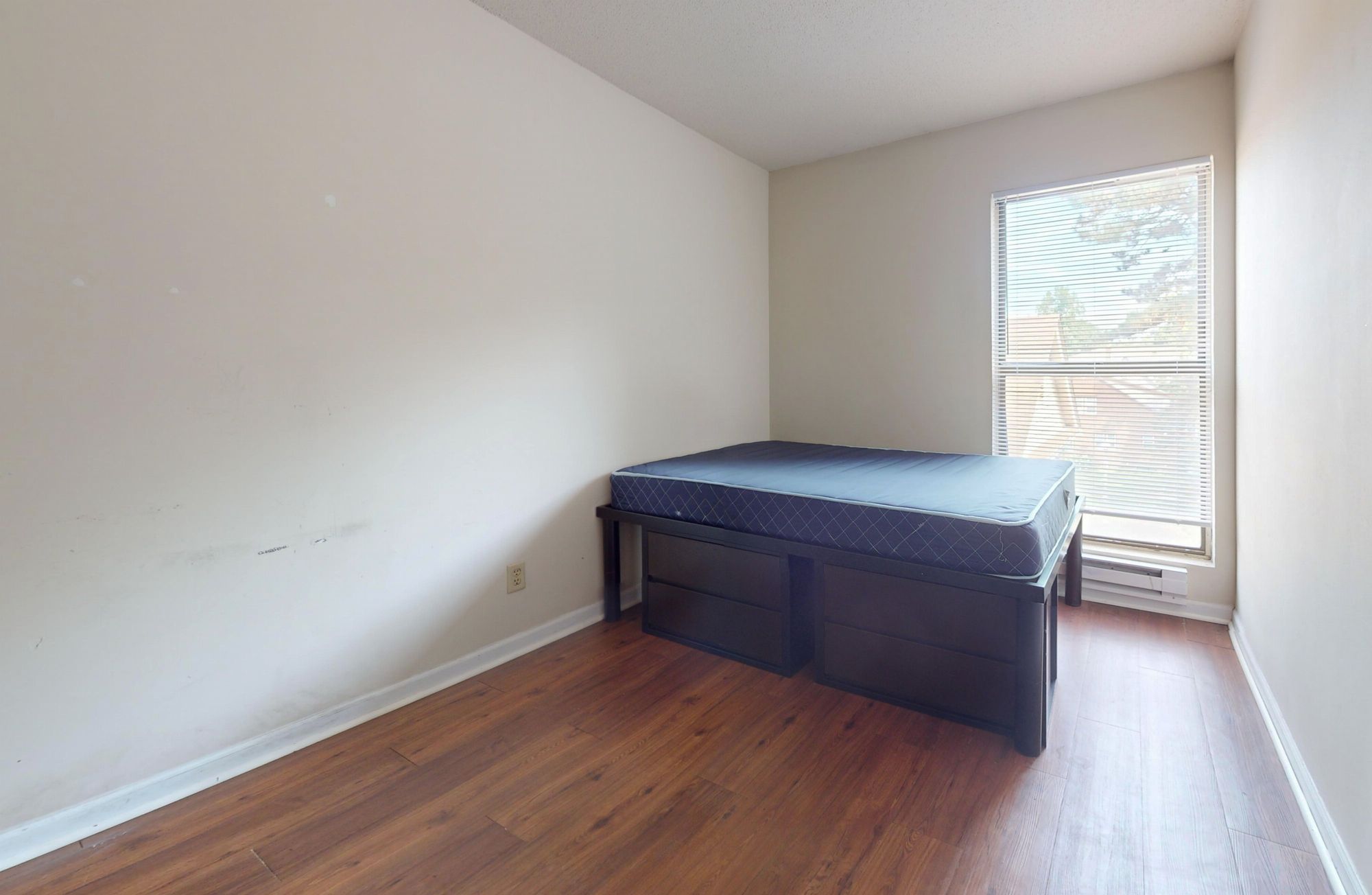 803-W-Green-St-10-Bedroom