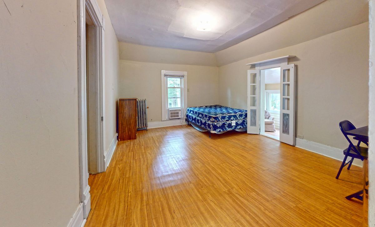 708-W-Illinois-St-Urbana-Bedroom