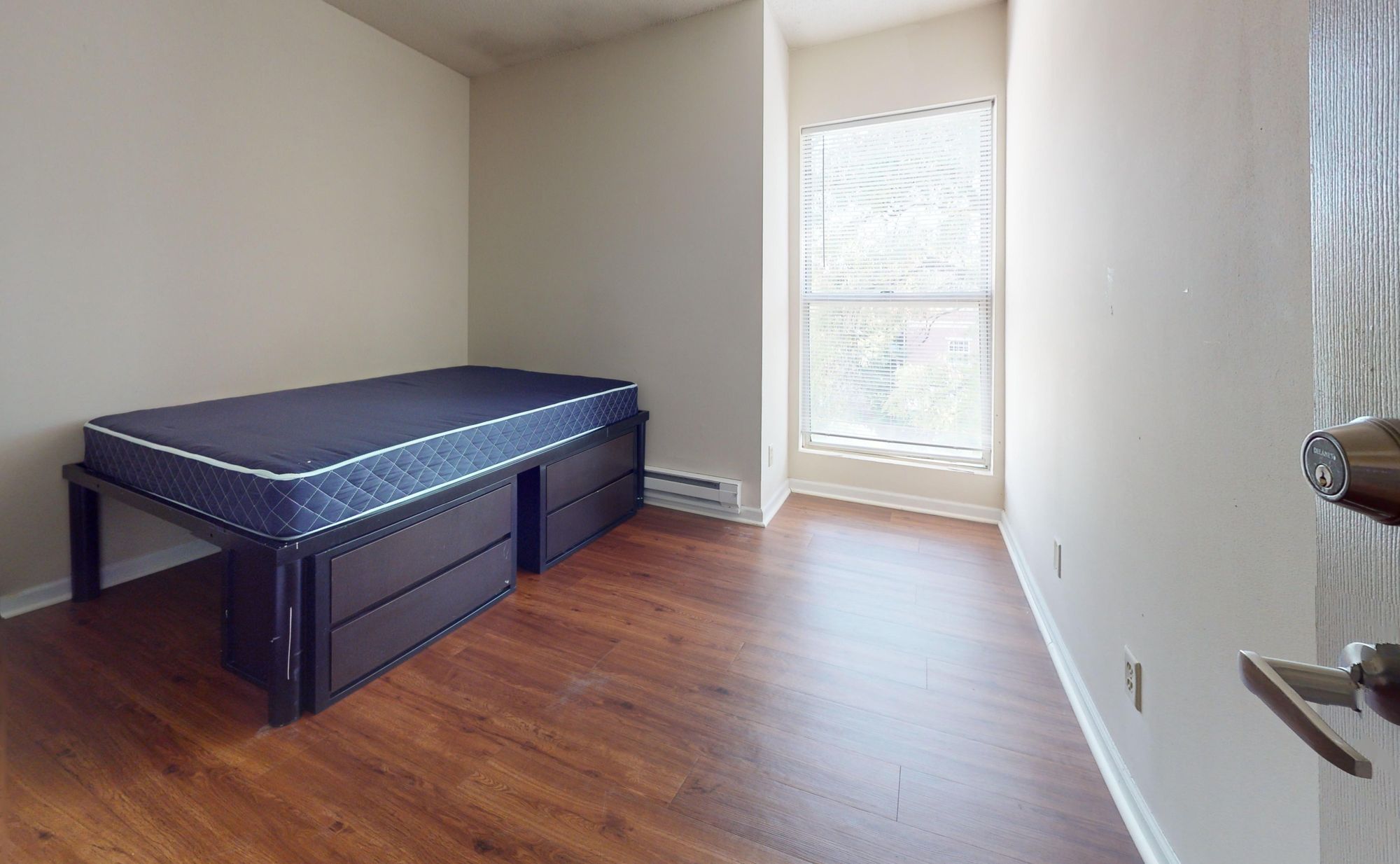 913-S-Third-St-9-Bedroom 1